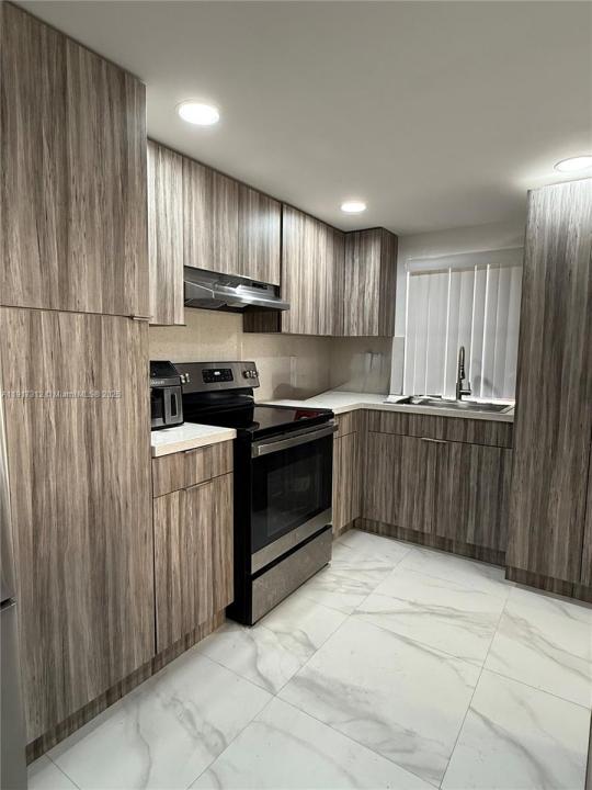 4850 SW 63rd Ter 312, Davie, Floryda 33314, USA