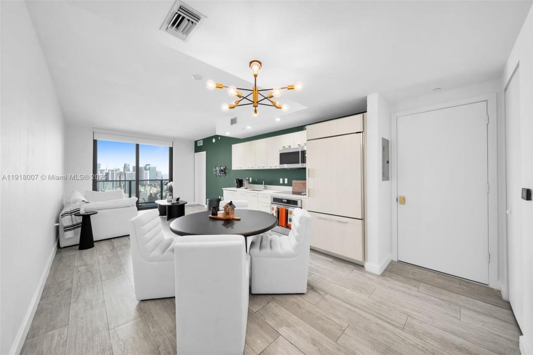 45 SW 9th St 3909, Miami, Флорида 33130, Соединенные Штаты