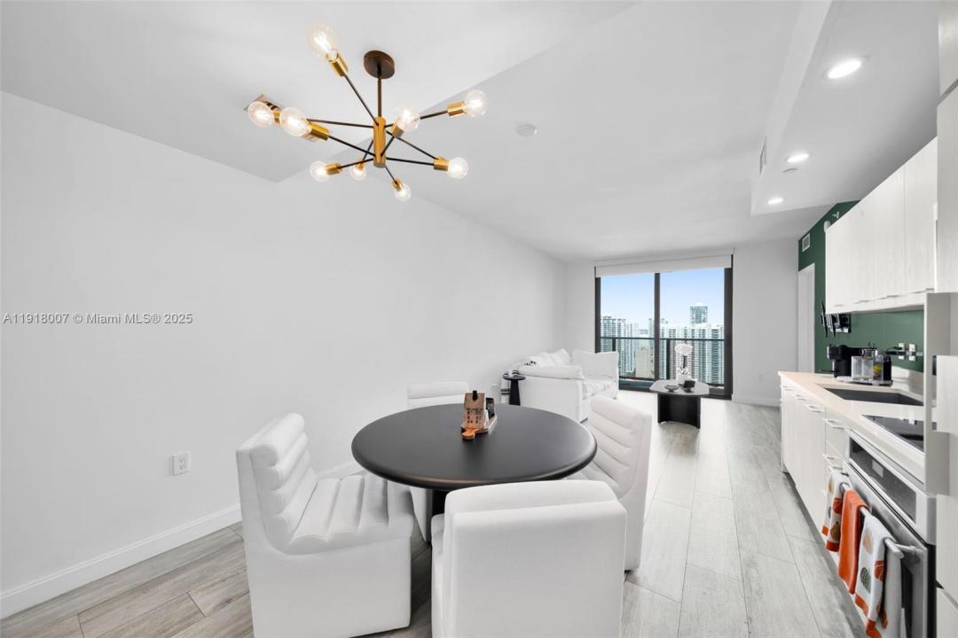 45 SW 9th St 3909, Miami, Флорида 33130, Соединенные Штаты