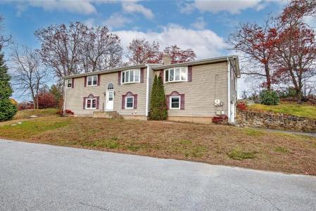 64 Peacedale Road, Cumberland, RI 02864, USA