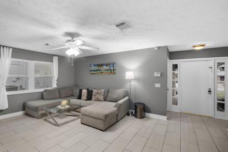 730 SE White Avenue, Port Saint Lucie, Floryda 34983, USA