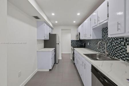 4174 Inverrary Dr 902, Lauderhill, Florida 33319, USA