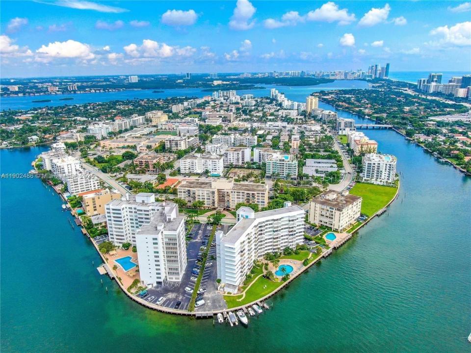 9102 W Bay Harbor Dr 6-B, Bay Harbor Islands, פלורידה 33154, ארצות הברית של אמריקה 