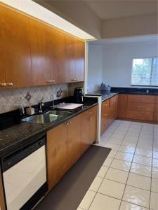 1301 SW 142nd Ave 301H, Pembroke Pines, Florida 33027, USA