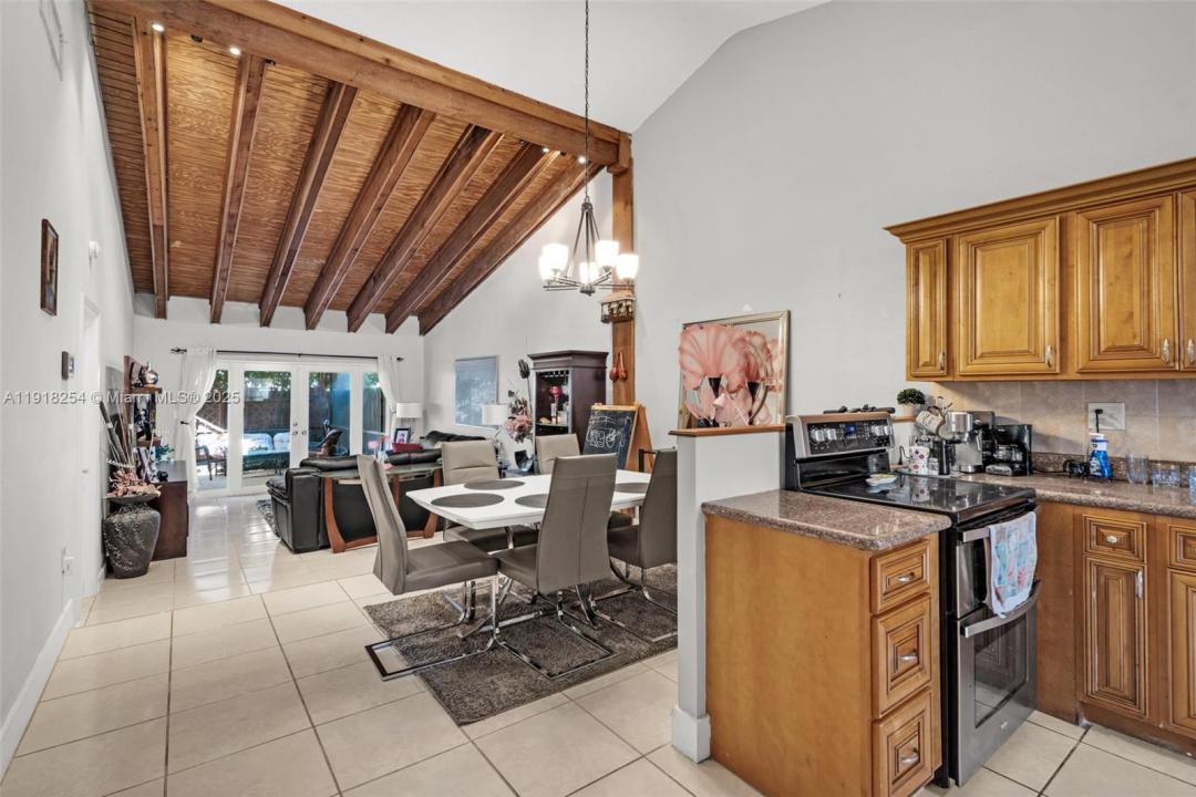 2340 Evergreen Ct, Pembroke Pines, Florida 33026