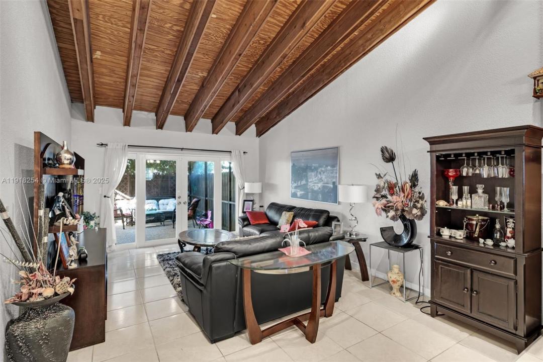 2340 Evergreen Ct, Pembroke Pines, Florida 33026