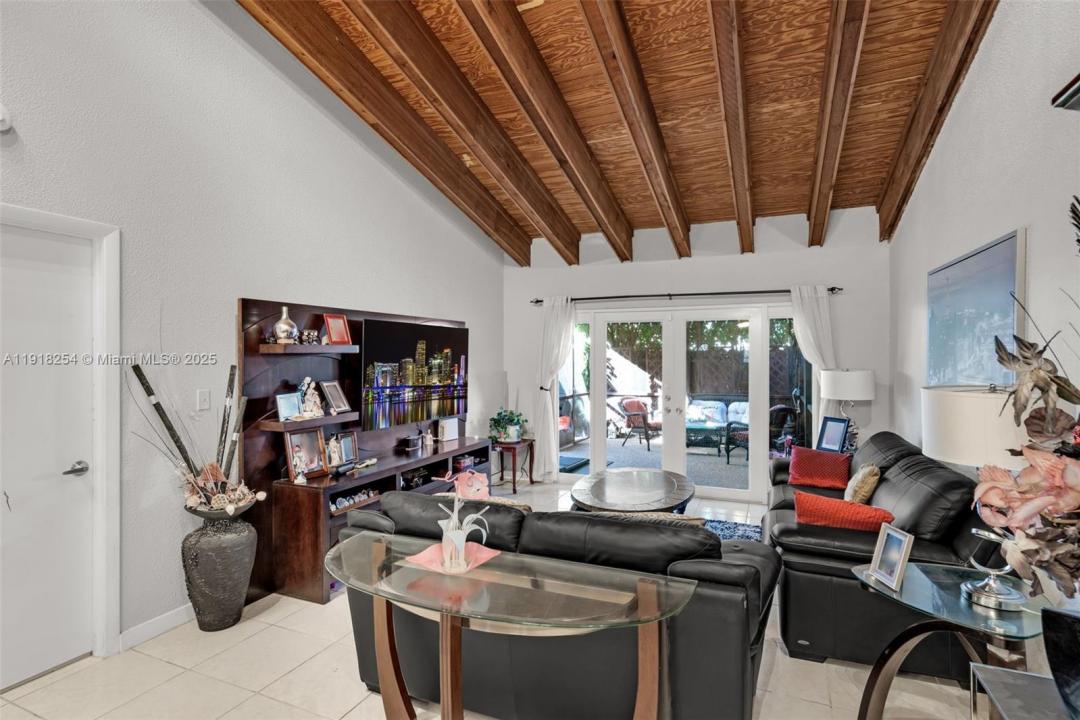 2340 Evergreen Ct, Pembroke Pines, Florida 33026