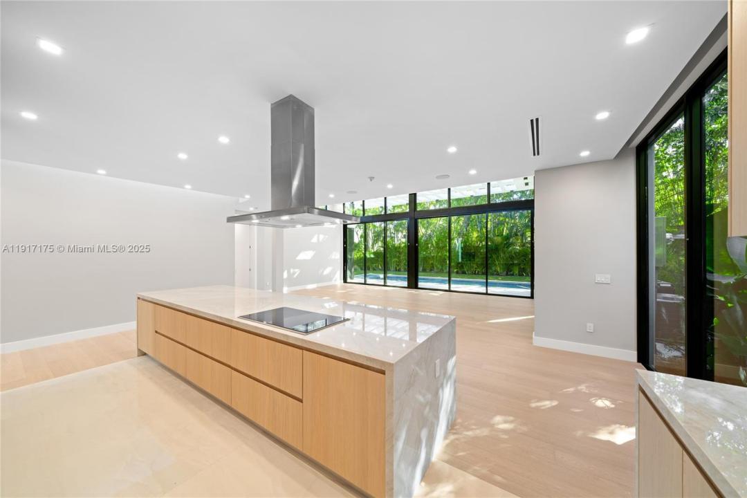 1002 NE 117th St, Biscayne Park, Florida 33161, HOA KỲ