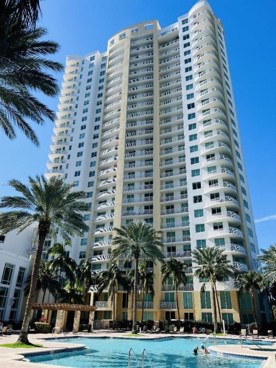 1745 E Hallandale Beach Blvd 1807W, Hallandale Beach, Florida 33009, USA