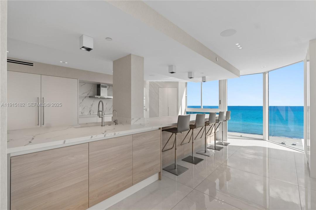 4779 Collins Ave 802/803, Miami Beach, Florida 33140, HOA KỲ