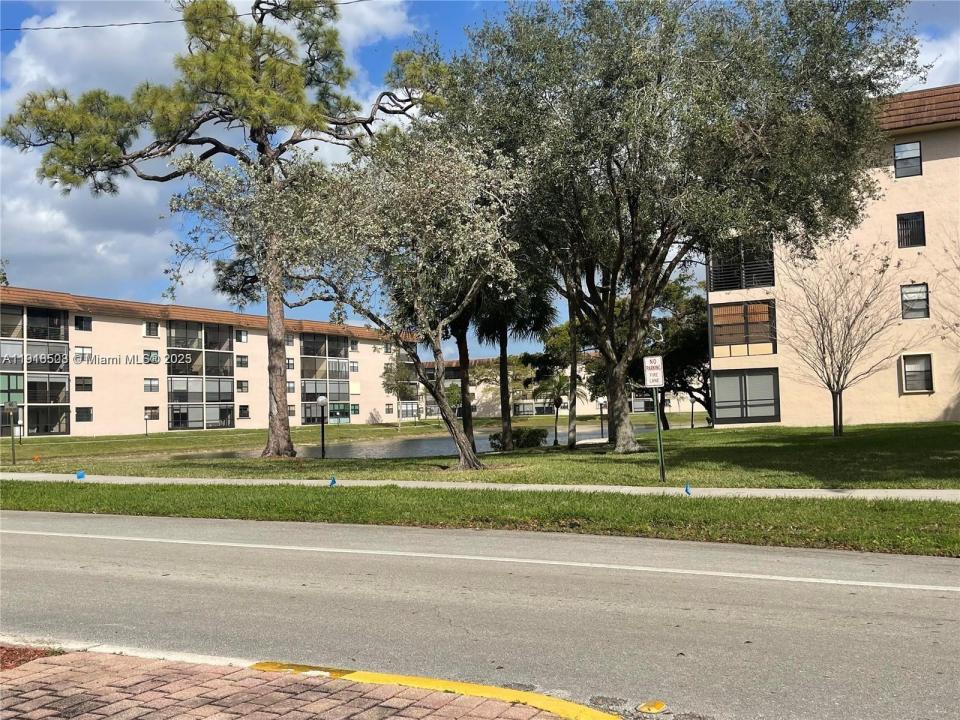 4940 E Sabal Palm Blvd 302, Tamarac, Florida 33319