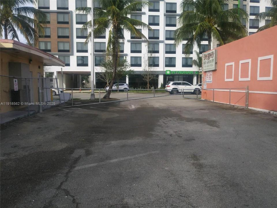 138 N Federal Hwy, Dania Beach, Florida 33004