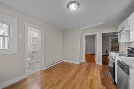 54 Hillside Avenue 202, Tiverton, Rhode Island 02878, Estados Unidos