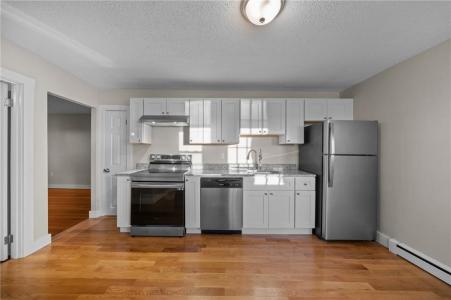 54 Hillside Avenue 202, Tiverton, Rhode Island 02878, Estados Unidos