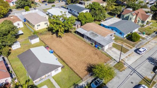 915 NW 44th St, Miami, Florida 33127, USA