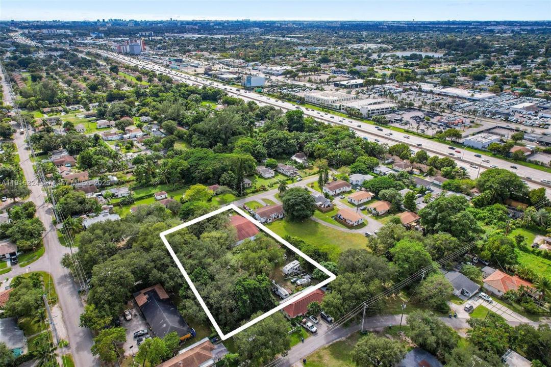 535 NW 90th St, El Portal, Floride 33150, États-Unis