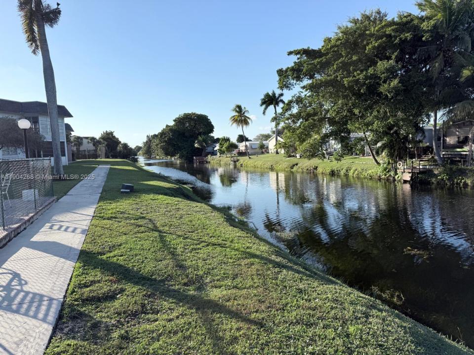 6507 Winfield Blvd 211AC, Margate, Florida 33063