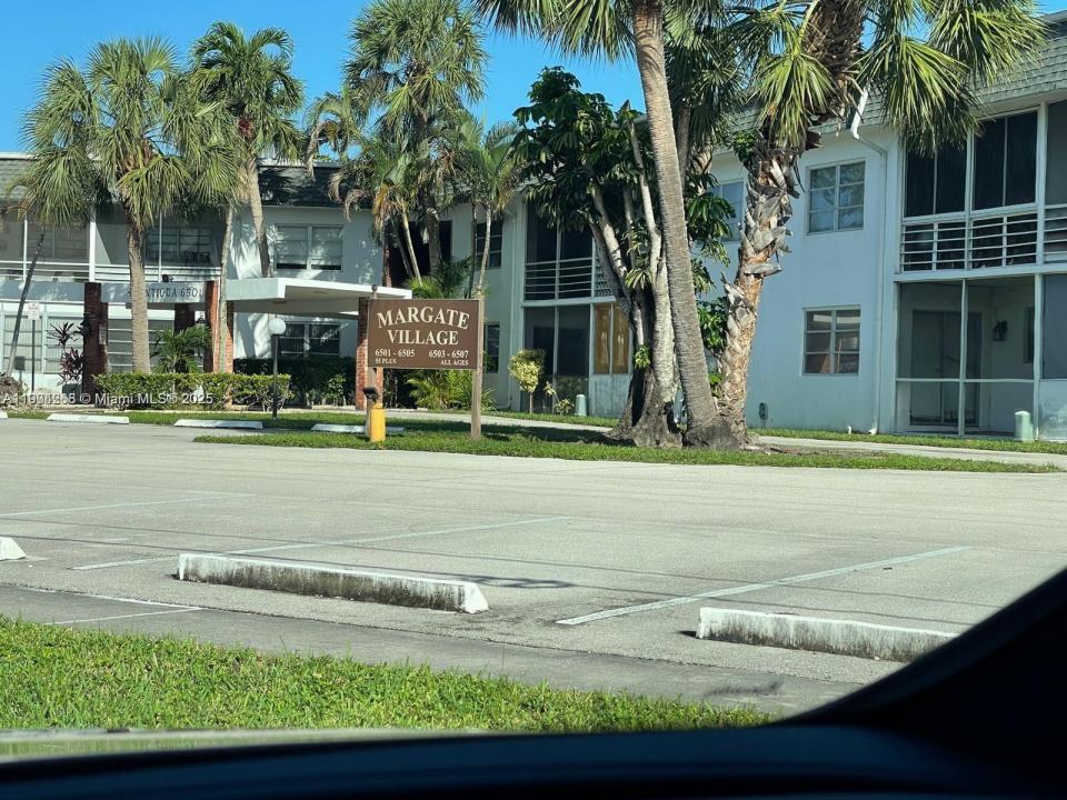 6507 Winfield Blvd 211AC, Margate, Florida 33063