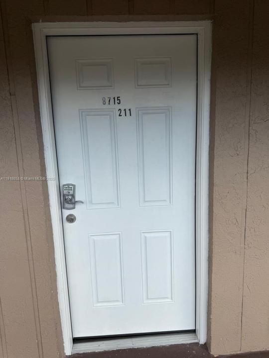 8715 Shadow Wood Blvd 211, Coral Springs, Floryda 33071, USA