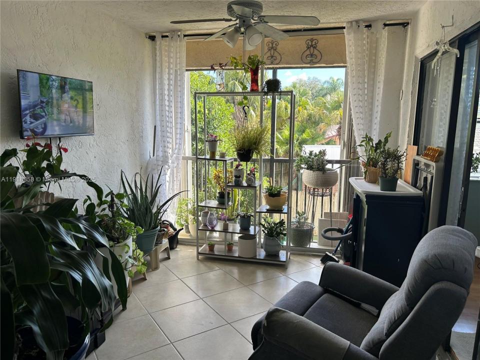 8715 Shadow Wood Blvd 211, Coral Springs, Floryda 33071, USA