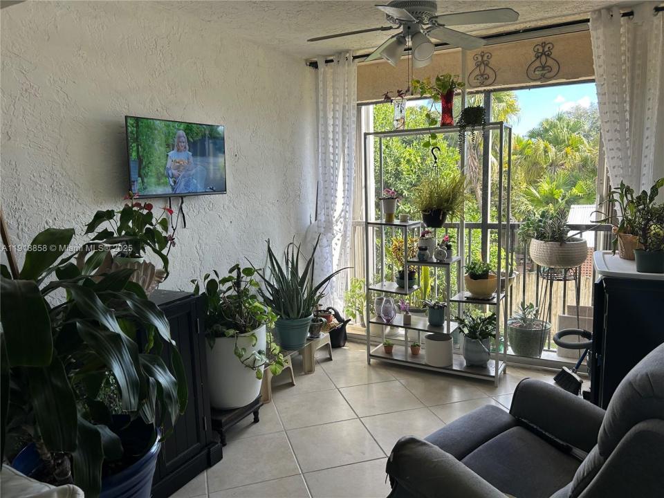 8715 Shadow Wood Blvd 211, Coral Springs, Floryda 33071, USA