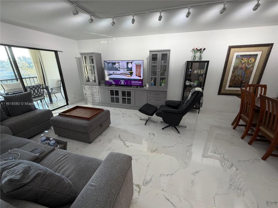 7290 Kinghurst Dr 306, Delray Beach, Florida 33446, USA