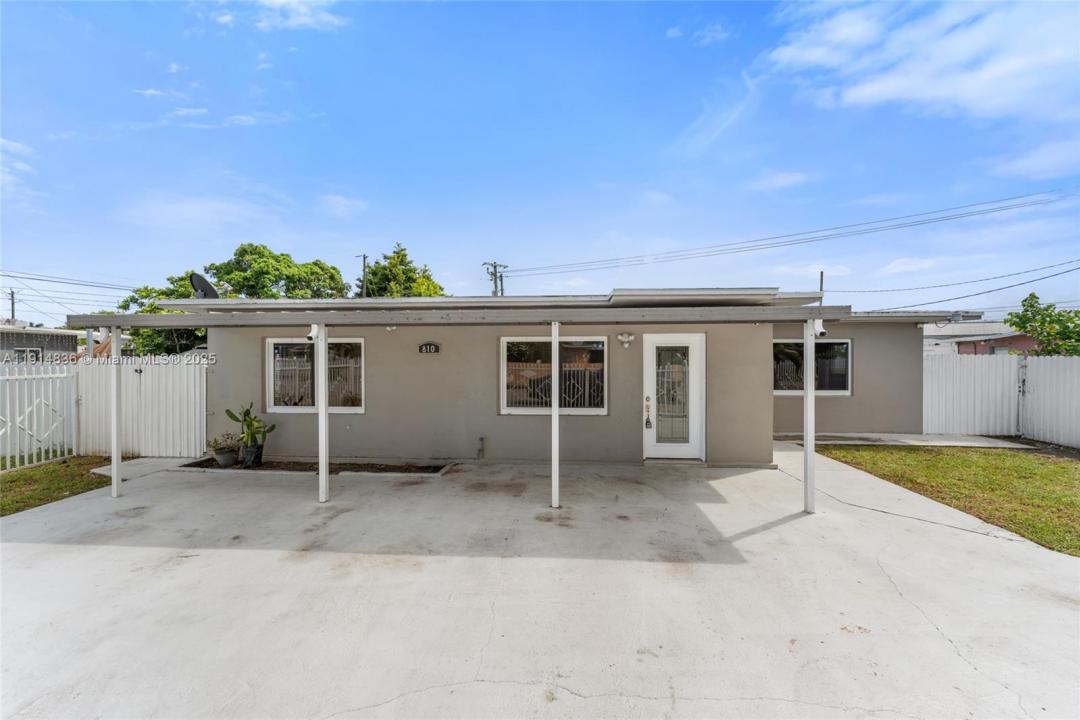 810 E 9th Pl A, Hialeah, Флорида 33010, Соединенные Штаты