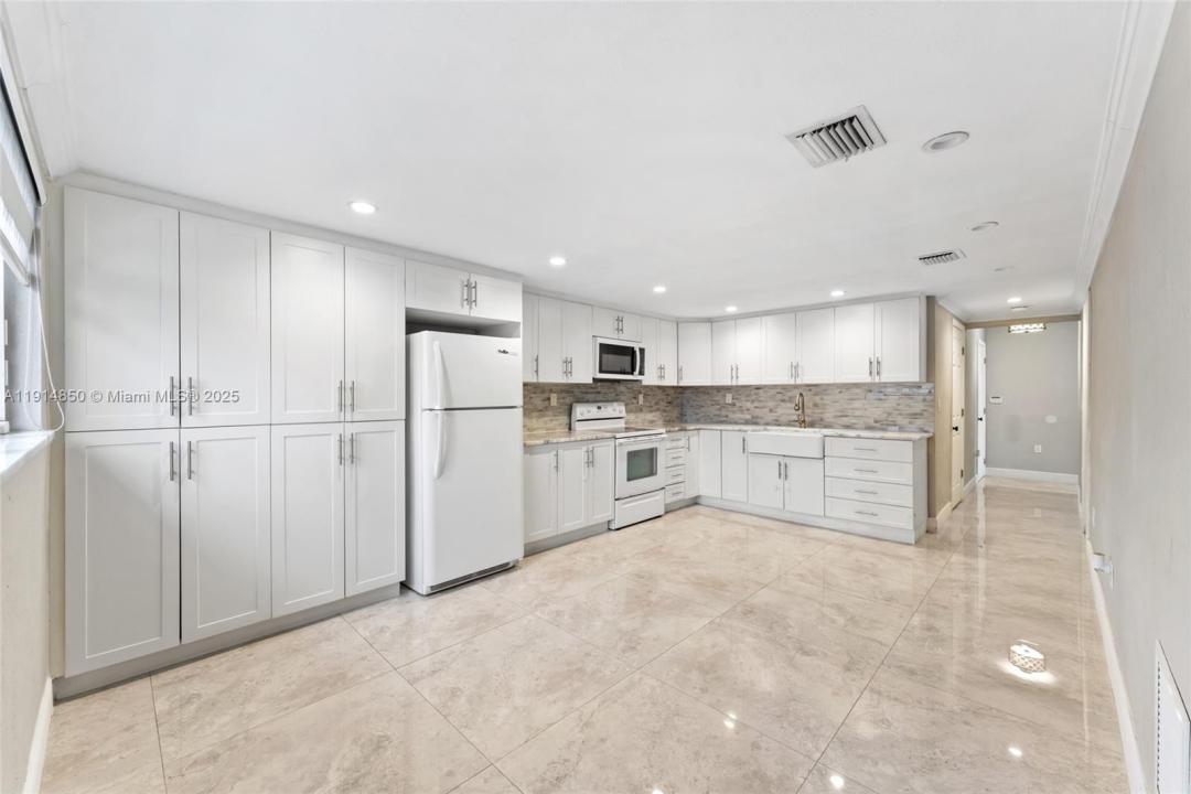 810 E 9th Pl B, Hialeah, Florida 33010, Estados Unidos