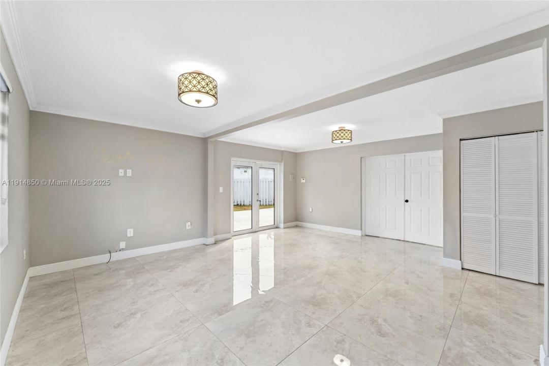 810 E 9th Pl B, Hialeah, Florida 33010, Estados Unidos