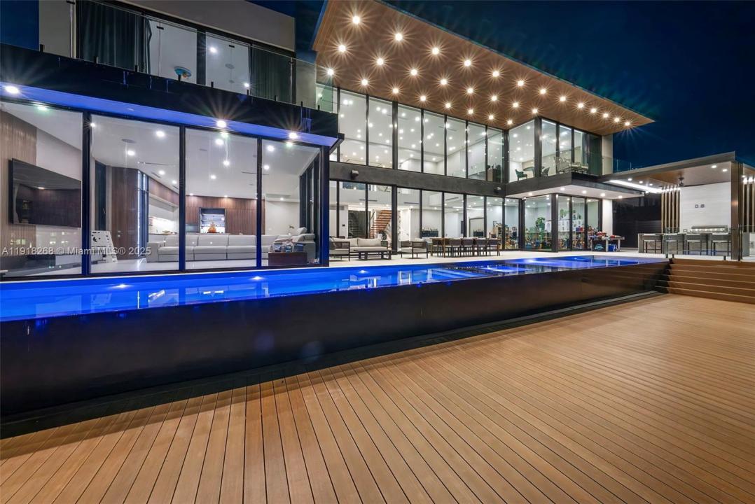 1102 Washington St, Hollywood, Флорида 33019, Соединенные Штаты