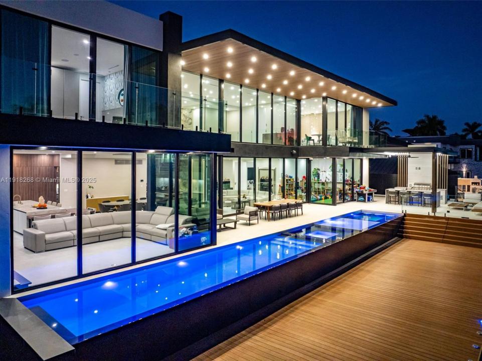 1102 Washington St, Hollywood, Флорида 33019, Соединенные Штаты