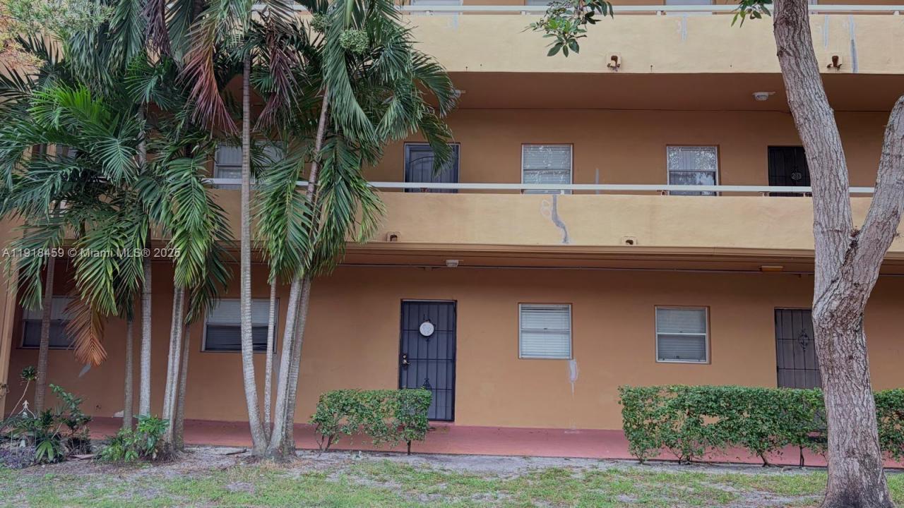 4111 Stirling Rd 102, Dania Beach, Florida 33314, USA