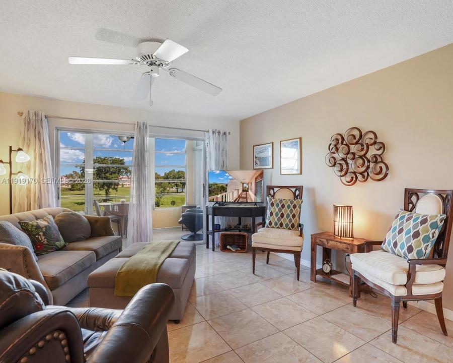 9401 Sunrise Lakes Blvd 302, Sunrise, Floride 33322, États-Unis