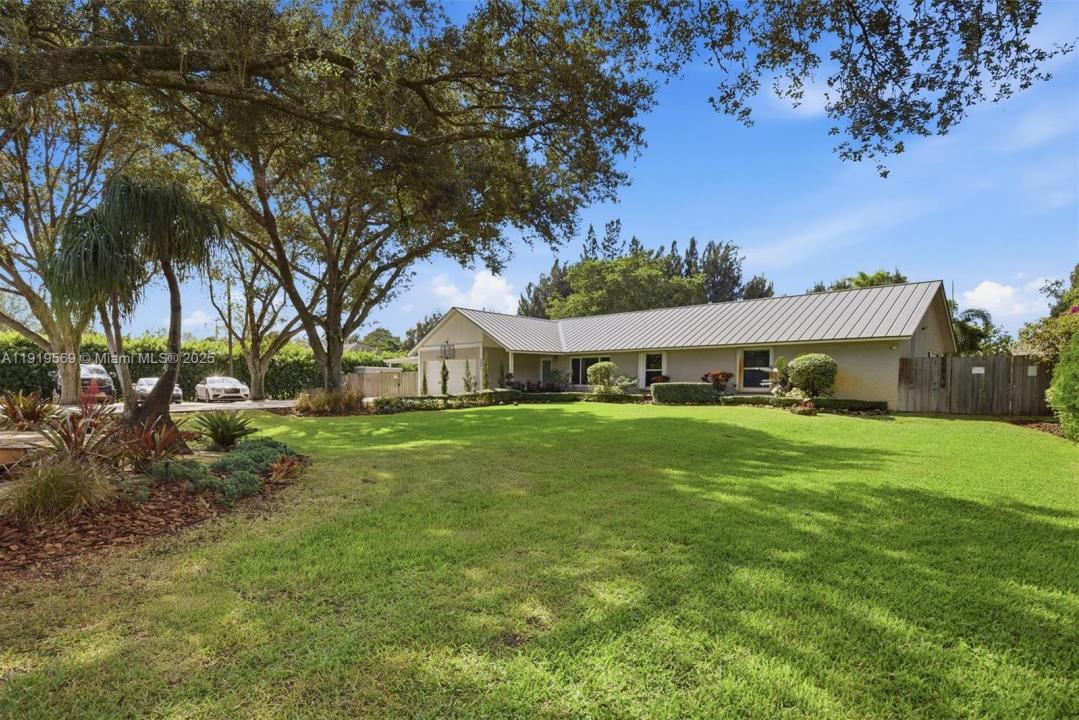 5601 SW 195th Ter, Southwest Ranches, Florida 33332