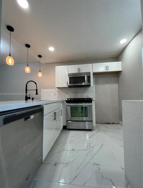 5102 NW 36th St 605, Lauderdale Lakes, Florida 33319