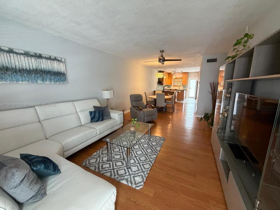 630 Layne Blvd 215, Hallandale Beach, Floride 33009, États-Unis
