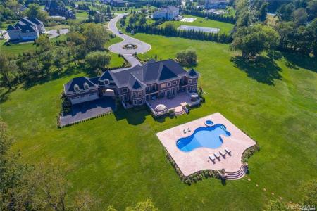 16 Evergreen Way, Oyster Bay, Nowy Jork 11545, USA