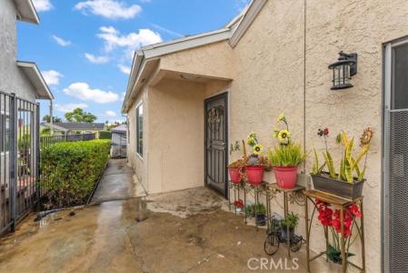 Cimarron Ave, Hawthorne, California 90250