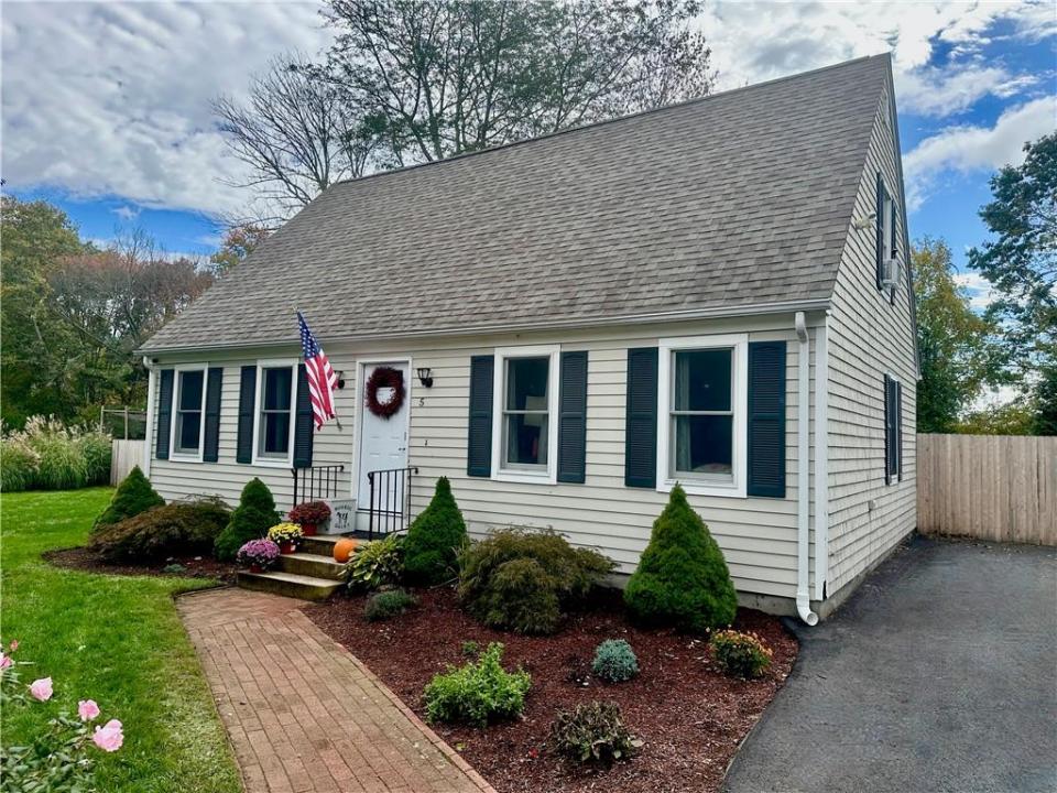 5 Circlewood Drive, Coventry, Rhode Island 02816, USA