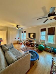 263 Doyle Avenue 265, Providence, Rhode Island 02906, USA