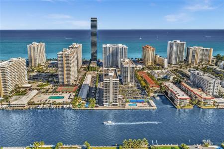 2017 S Ocean Dr 409, Hallandale Beach, Florida 33009, USA