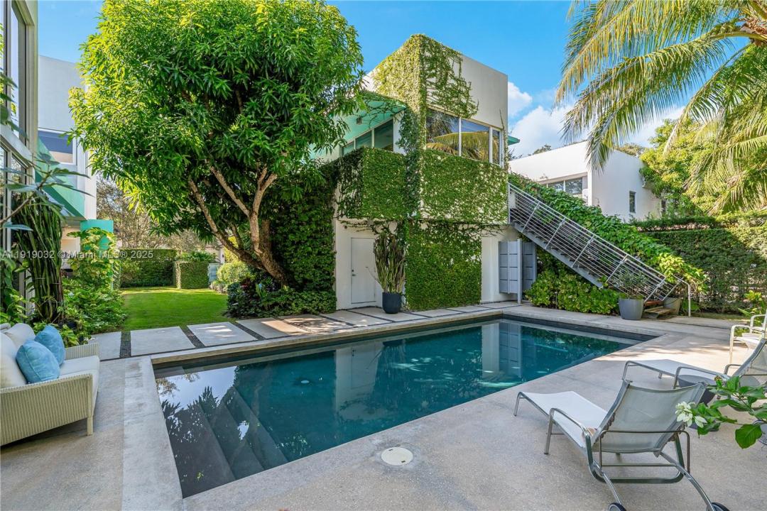 6495 SW 85th St, Miami, Florida 33143