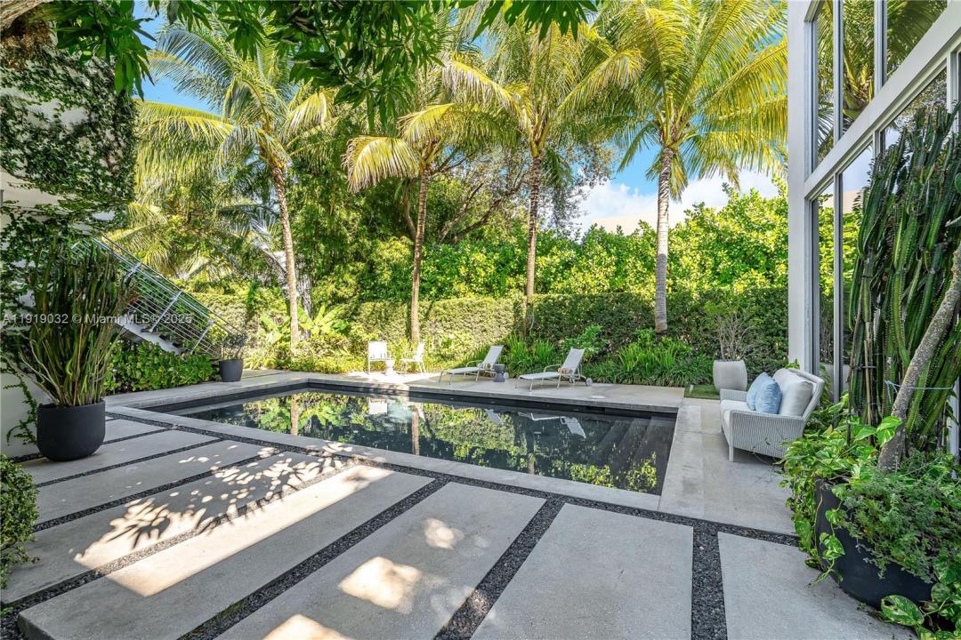 6495 SW 85th St, Miami, Florida 33143