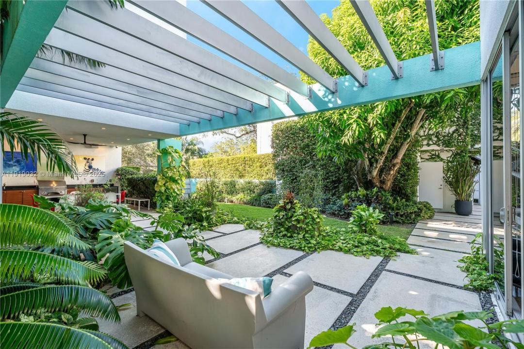 6495 SW 85th St, Miami, Florida 33143