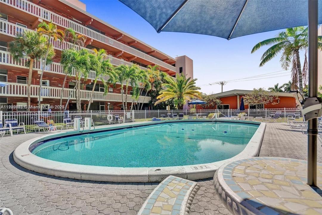 180 NE 12th Ave 12E, Hallandale Beach, Florida 33009, Stati Uniti