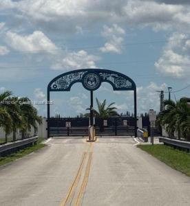 10601 NW 105, Medley, Florida 33178, USA