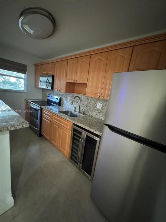 5839 SW 74th Ter 104, South Miami, Florida 33143