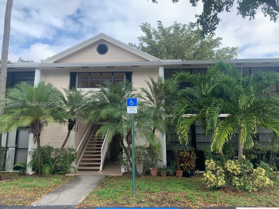 907 NE 199th St 204, Miami, Florida 33179, Stati Uniti