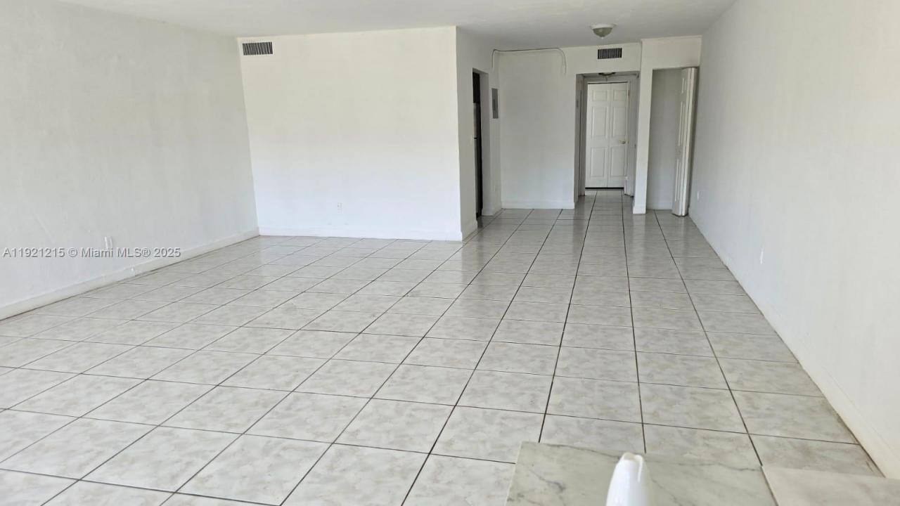 1885 NE 121st St 17, North Miami, Florida 33181, USA