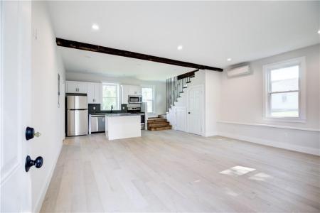 556 East Main Road Road, Middletown, RI 02842, USA